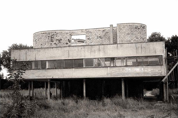 Villa Savoye in disrepair