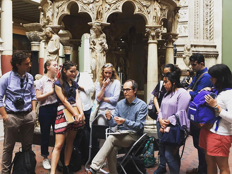 Francis Terry teaches drawing to Students of Buckingham University